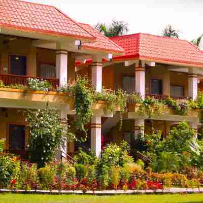 Hotel Jungle Crown Hotel Exterior