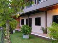 Ban Sakaekrang Resort  호텔