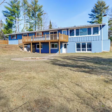 Family-Friendly Lakefront Retreat in Tomahawk!