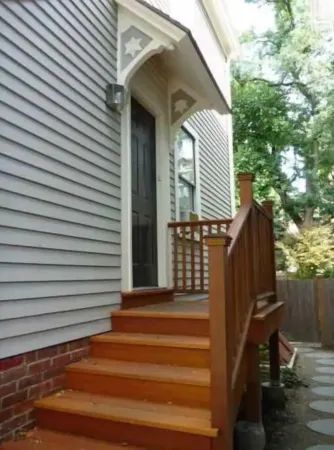 Quiet, private 1 bedroom garden apt near Harvard/MIT, sleeps 4 adults + 1 infant Отели рядом с достопримечательностью «Kendall Square»