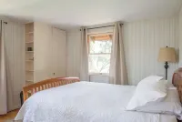 Twin Rock Tree House - Vintage Cabin