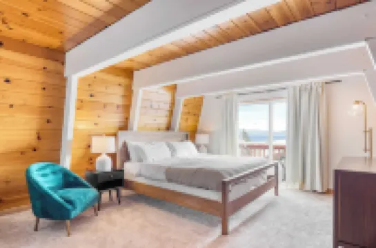 Chickadee by AvantStay Modern A-Frame Cabin