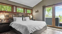 Secluded Estate w/Game Room, 35 Mins to Breck