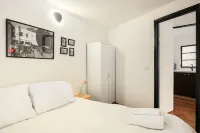 Modern-Rustic Haven in the City Hotels in 