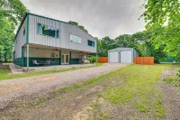 Spacious Lake Texoma Vacation Rental w/ Game Room! - parking