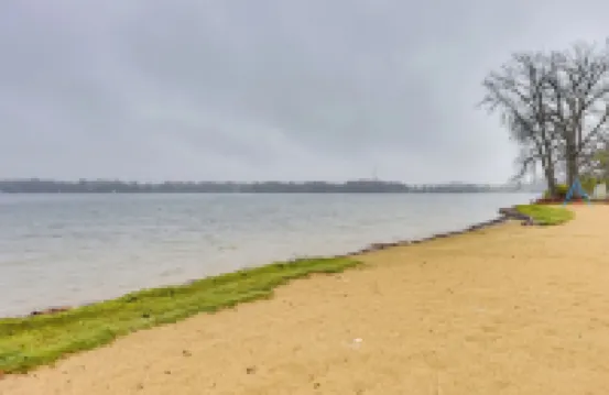 Salem Vacation Home w/ Dock: Steps to Paddock Lake Hotels in Twin Lakes