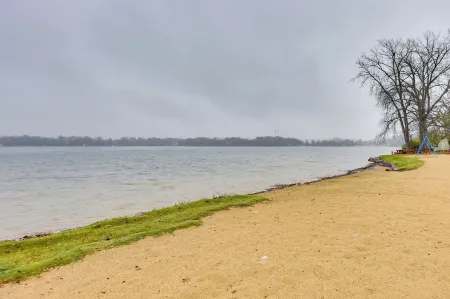 Salem Vacation Home w/ Dock: Steps to Paddock Lake