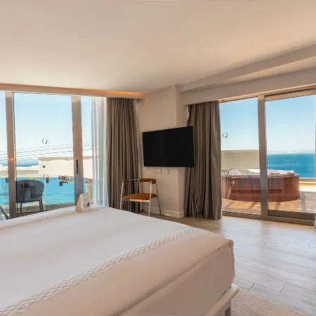 Qlusive Hotel