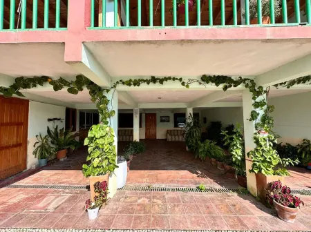 Hotel Bella Vista Отели рядом с достопримечательностью «Rancho El Reencuentro»