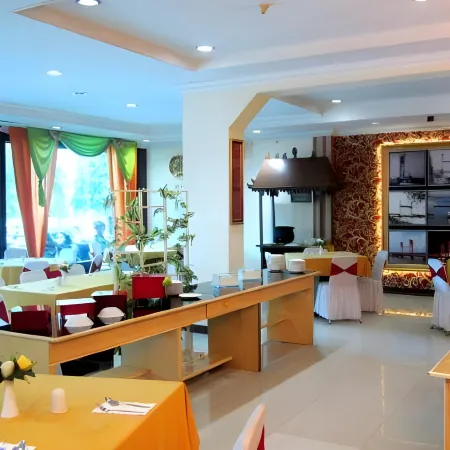 Hotel Grand Duta Syariah Отели рядом с достопримечательностью «Река Муси»