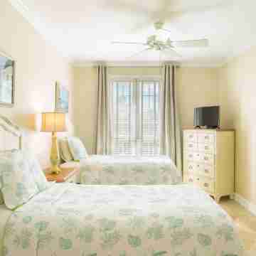 Luxury 2 Bedroom on Grace Bay w/ Direct Ocean View - Unit 206 Villa Renaissance Rooms