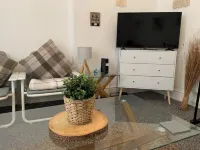 Cosy Wirral home near Liverpool with Free Parking!