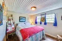 Fenced Yard: Quaint Cabin Near Lake Texoma! - 2-Star