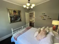 "GraciaDeDios" Beautifully renovated 1910 Cottage