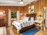 QUAINT MOUNTAIN COTTAGE-BREATH TAKING VIEWS-1.5 MILES TO DOWNTOWN WAYNESVILLE