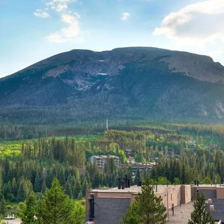 Awesome Spacious Condo, Spectacular Views, Nice Clubhouse