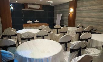 Pipul Padmaja Beach Inn