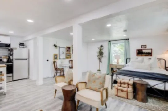 Garden level studio apt ⊹city views⊹ near U of U Hotels in 