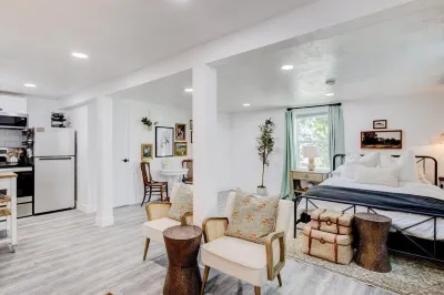 Garden level studio apt ⊹city views⊹ near U of U Hotels in 