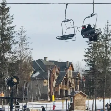 Apres Ski Luxury SKI-IN/OUT HUNTER MOUNTAIN Slopeside STEPS to Ski School Lodge