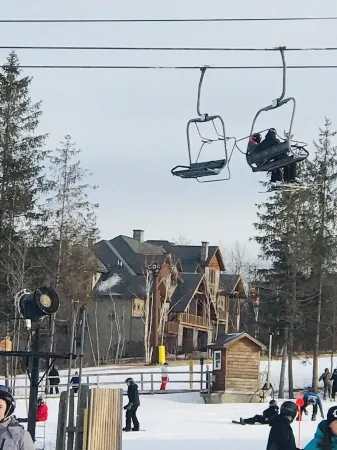 Apres Ski Luxury SKI-IN/OUT HUNTER MOUNTAIN Slopeside STEPS to Ski School Lodge
