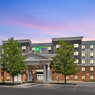 Holiday Inn Express & Suites CHICAGO WEST-O'HARE ARPT AREA by IHG Hotels near Seven Seas