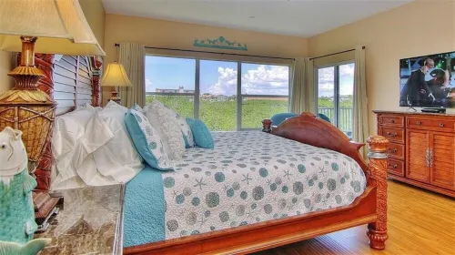 Fabulous, Updated Condo. Lush Views and Abundant Amenities right by the beach!!