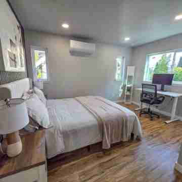 Modern 2-Bedroom 2-Bath Home with Stunning Views Rooms