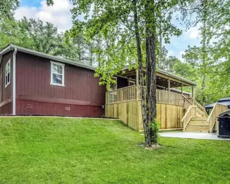 Coco Villa-Hot tub,kayak,paddle,VOLLEYBALL&GAMES! Hotels in Trinity County