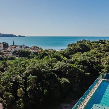 Your Exclusive Stay With Pool and Jacuzzi Just 500 Meters From the Beach - ELF