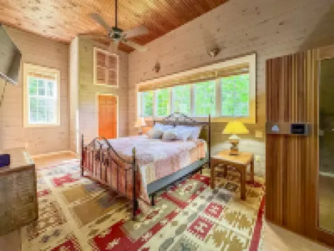 Cozy CHQ Farmhouse Escape by Stream & Cabin - 2.8mi to Main Gate, sleeps 12!