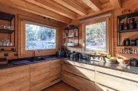 Beautiful modern chalet, exceptional mountain and pine views