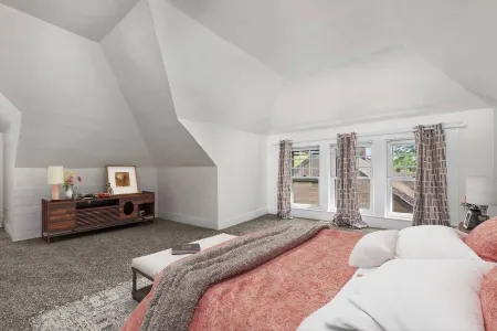 Historical Haven Steps to Downtown Отели в г. Аплтон