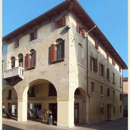 'Palazzo Rossi' Apartment 1A in the old town with balcony, FREE PARKING and WiFi