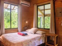 Treehouse in the Canopy close to beach - large garden with trails - Pavones wave Hotels in Pavones