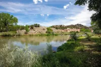 Relaxing Riverfront Taos Staycation, Pet Friendly! - 2-Star