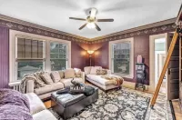 Grand Suite in B&B Historical 1896 Georgian Revival Manor in Green Bay