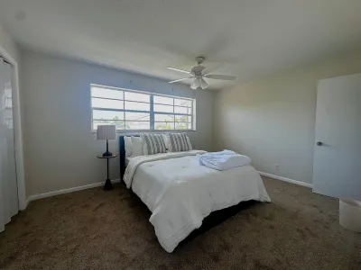 Cozy Coastal Getaway / Short walk to Intracoastal / Pool Access. Hôtels à proximité de : John D. MacArthur Beach State Park