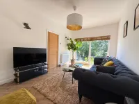 Pembury – Spacious and Contemporary 4 Bedroom Holiday Retreat