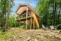 Pam's Treehouse Cabin #3 - Cozy Cabin Right on a Creek!
