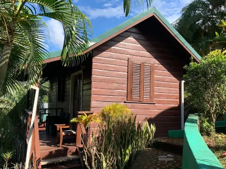 Soufriere Couples Country Styled Bungalow Near Mangrove Restaurant Отели в г. Soucis