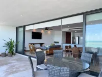 Turena 304, Luxury Beachfront condo w/private pool/hot tub and breathtaking view