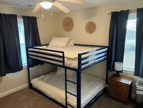 Cozy 3 Bedroom Getaway Gem, Close to All Sleeps 6!