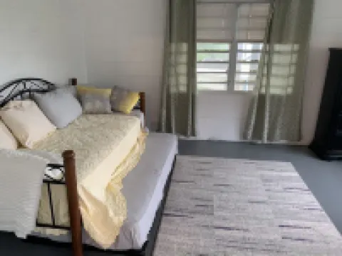 Comfy, breezy 2 bed 1 bath - Northside apartment.