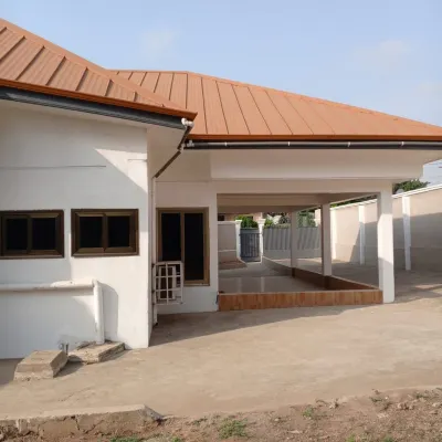 Lovely spacious family sized Villa situated 2 minutes to Achimota Mall 住宿飯店