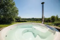 Dundarragh Lodge, Stunning North Coast Villa With River Views & Hot Tub For 20+ Hotels in Coleraine