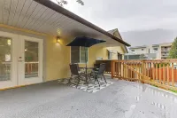 House on the river minutes from Harrison Lake Hotels in Fraser Valley