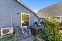 Remodeled Albany 1Bdrm, Modern, Pet Friendly Fenced Yard, Work Station, Laundry!