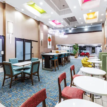 Hampton Inn & Suites Tulsa-Woodland Hills at 71st & Memorial