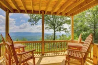 Mtn-View Gem: Flat Rock Retreat w/ Deck & Grill! - Wifi
